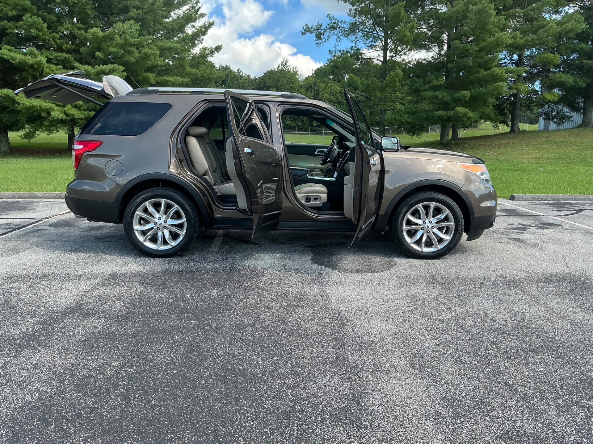 The Car Store, Inc. - Used vehicle - SUV FORD EXPLORER 2015