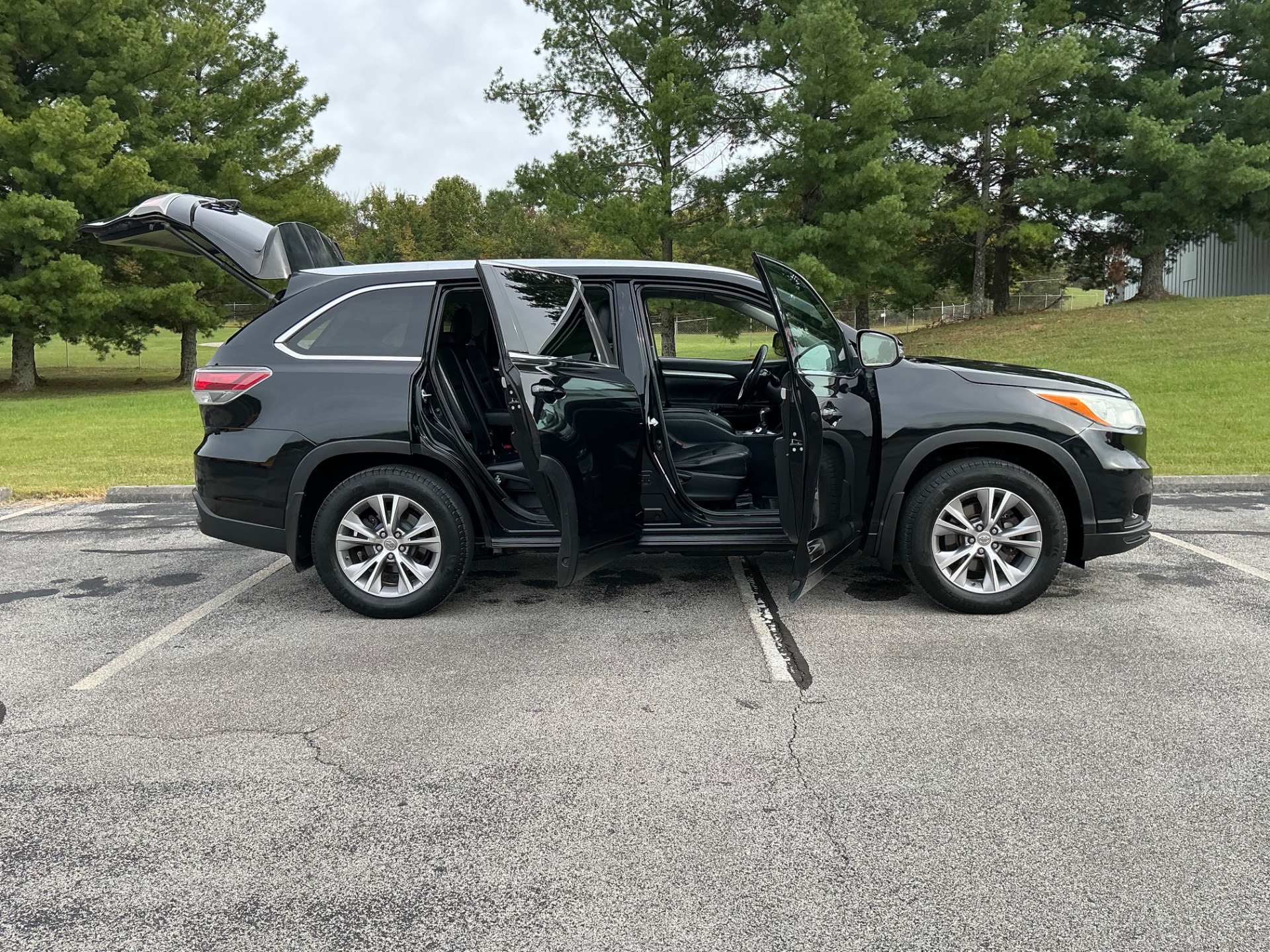 The Car Store, Inc. - Used vehicle - SUV TOYOTA HIGHLANDER 2015