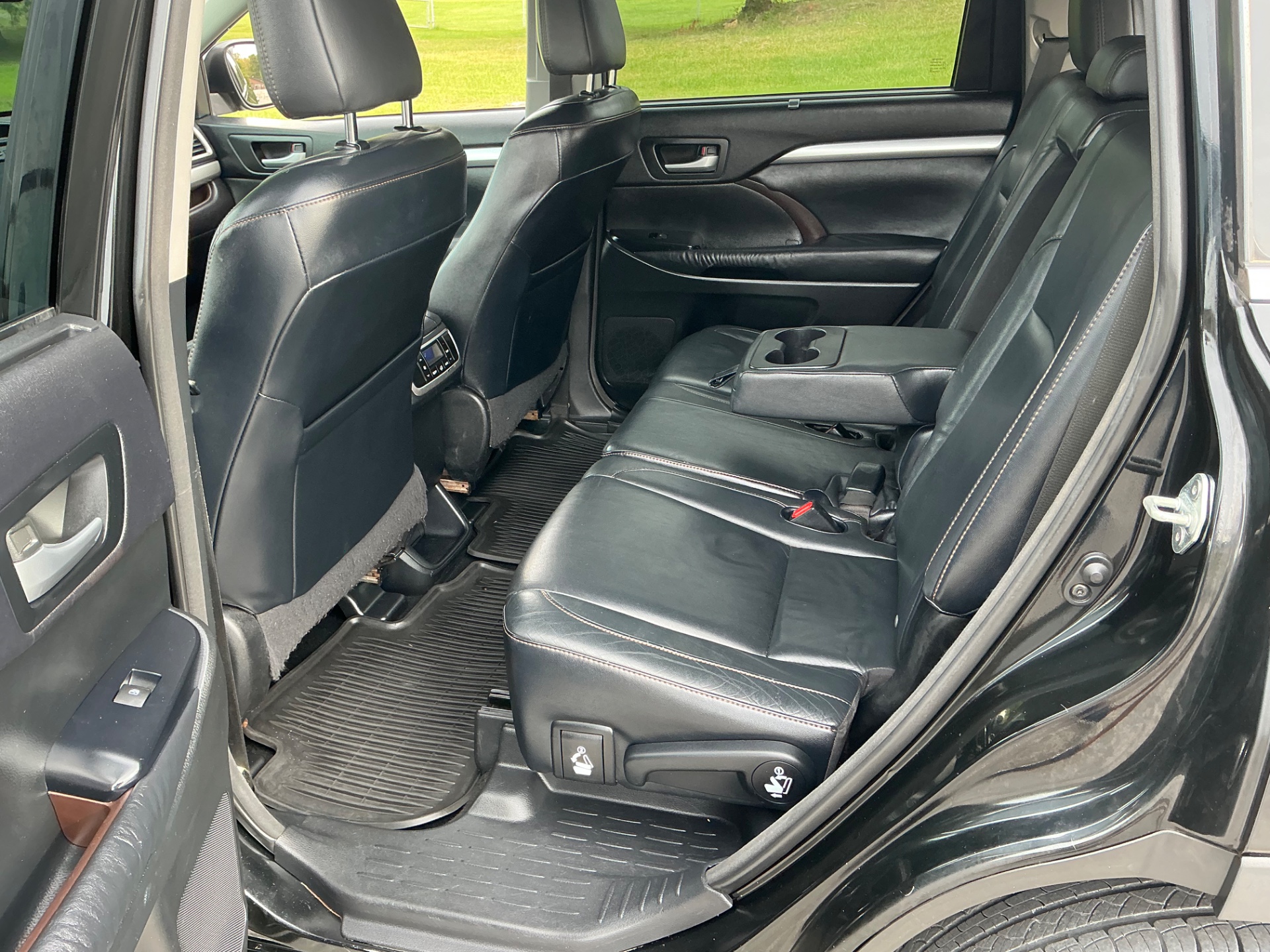 The Car Store, Inc. - Used vehicle - SUV TOYOTA HIGHLANDER 2015