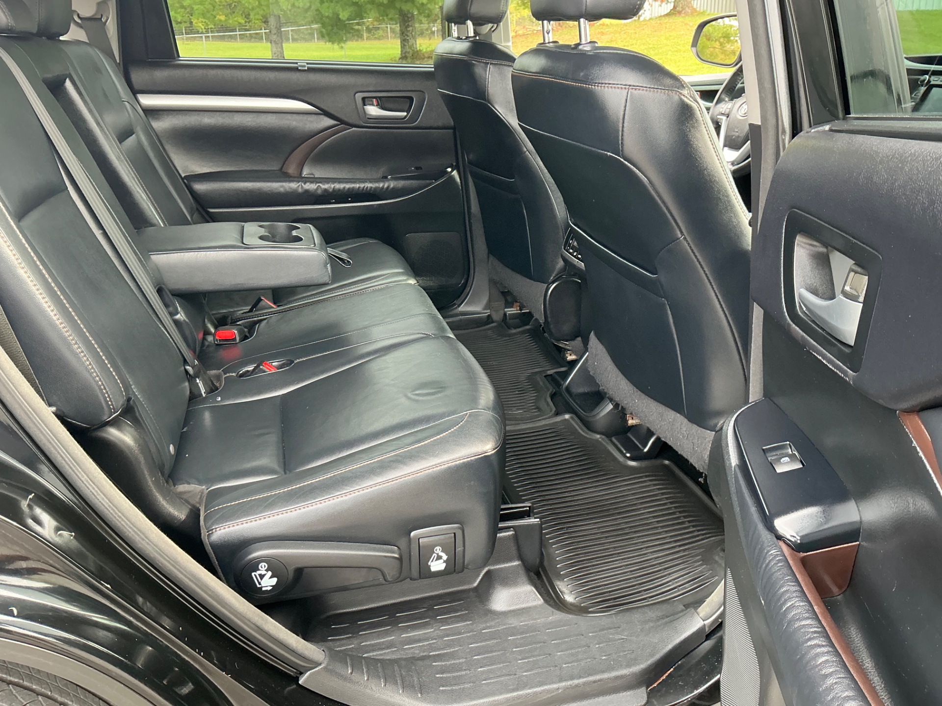 The Car Store, Inc. - Used vehicle - SUV TOYOTA HIGHLANDER 2015