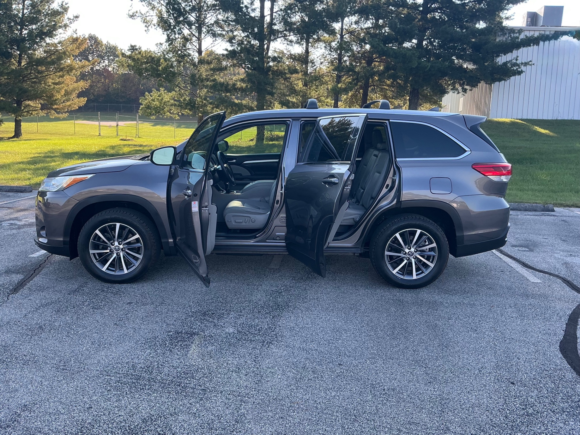 The Car Store, Inc. - Used vehicle - SUV TOYOTA HIGHLANDER 2019