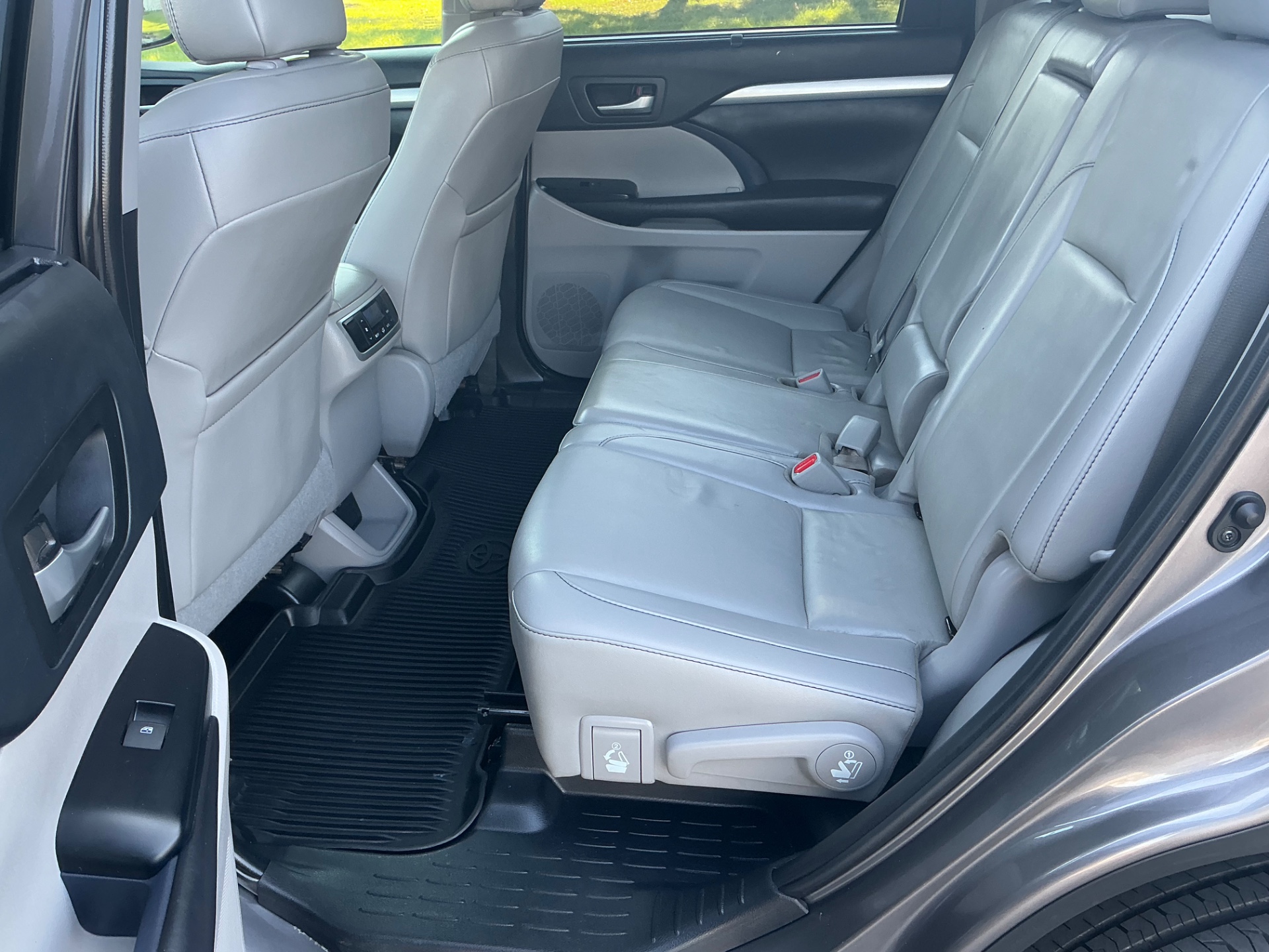 The Car Store, Inc. - Used vehicle - SUV TOYOTA HIGHLANDER 2019