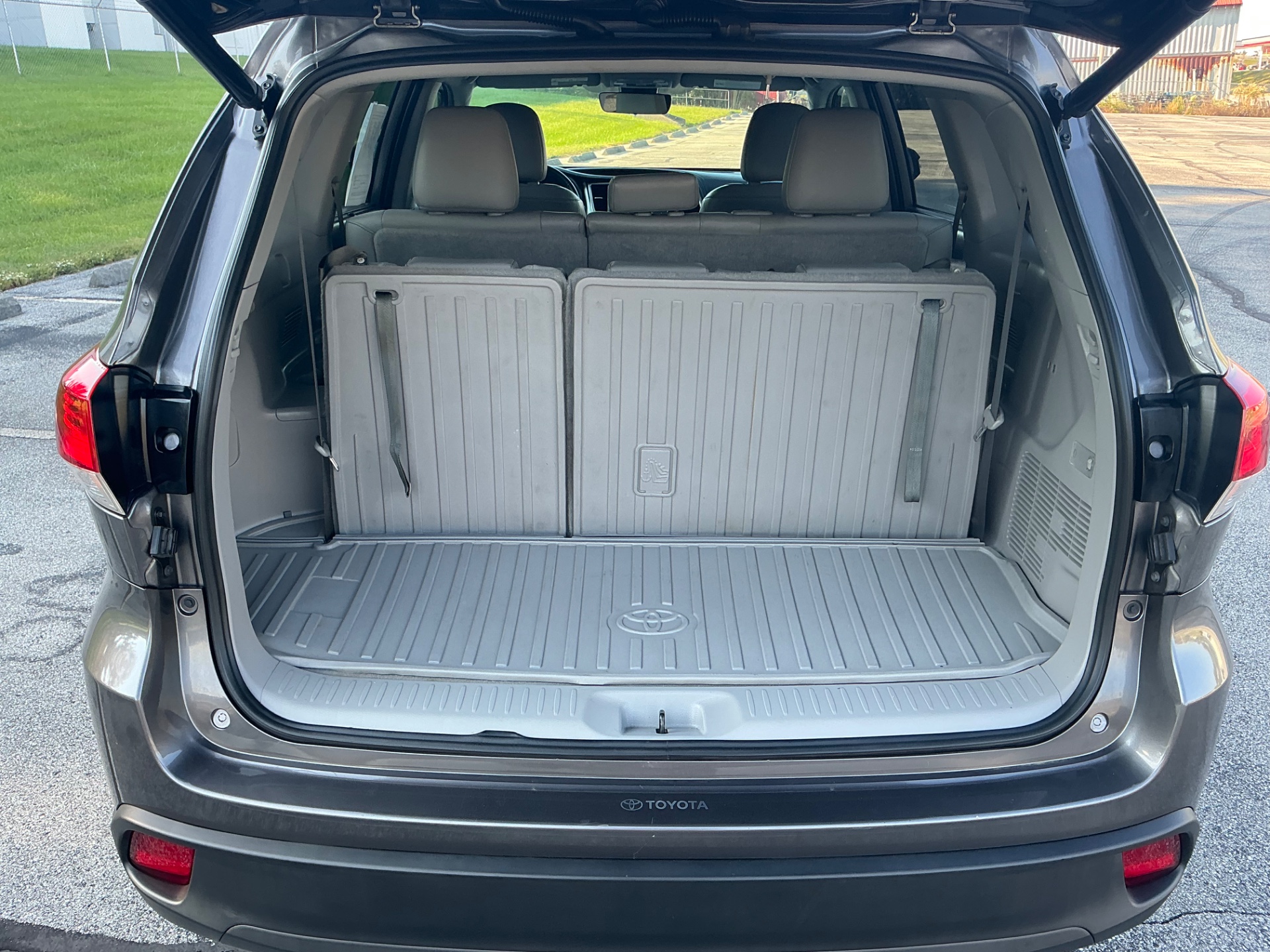 The Car Store, Inc. - Used vehicle - SUV TOYOTA HIGHLANDER 2019