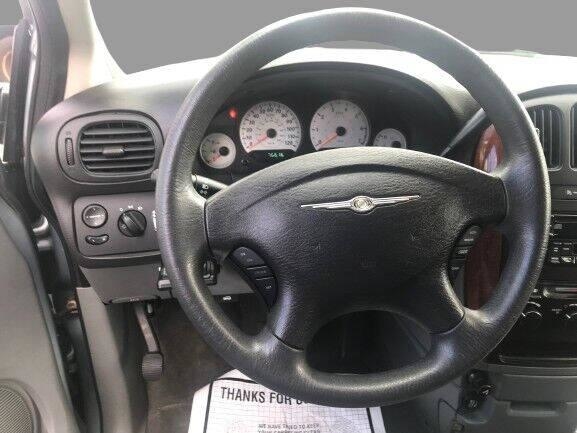 Robin Drive Auto, LLC - Used vehicle - Chrysler Town AND Country 2005