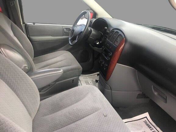 Robin Drive Auto, LLC - Used vehicle - Chrysler Town AND Country 2005