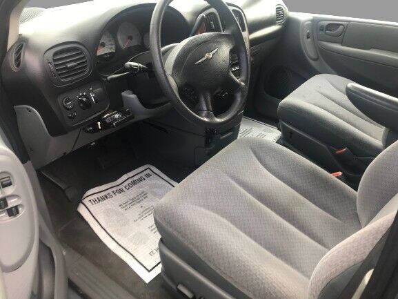 Robin Drive Auto, LLC - Used vehicle - Chrysler Town AND Country 2005