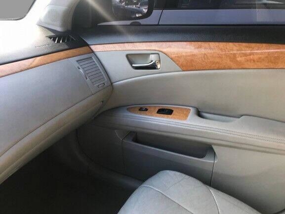 Robin Drive Auto, LLC - Used vehicle - Toyota Avalon 2005