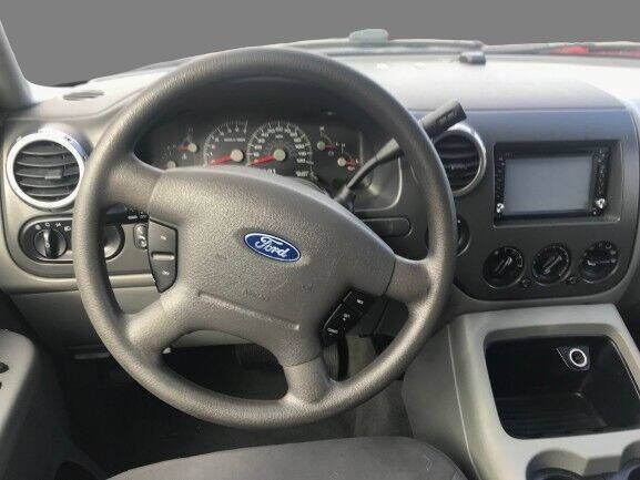 Robin Drive Auto, LLC - Used vehicle - Ford Expedition 2004