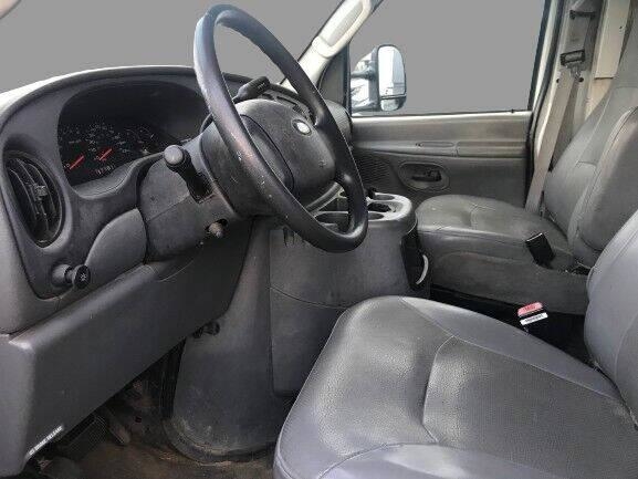 Robin Drive Auto, LLC - Used vehicle - Ford Econoline 2004