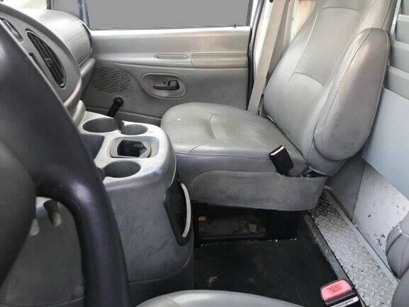 Robin Drive Auto, LLC - Used vehicle - Ford Econoline 2004