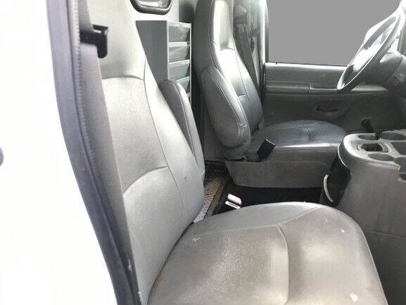 Robin Drive Auto, LLC - Used vehicle - Ford Econoline 2004