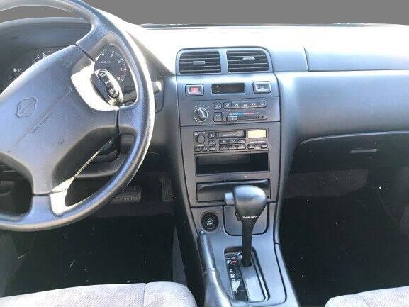Robin Drive Auto, LLC - Used vehicle - Nissan Maxima 1999