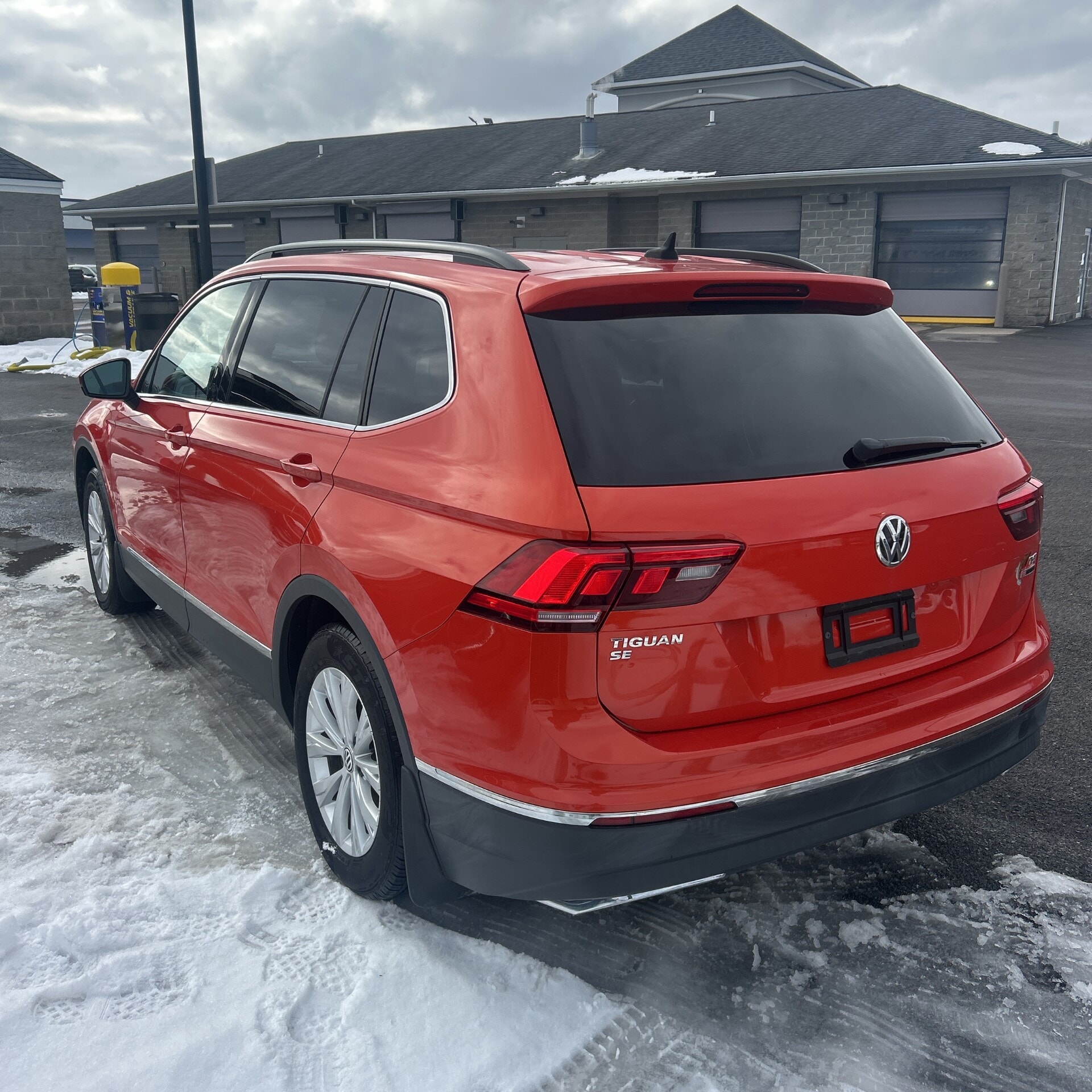 Car Connection Superstore - Used vehicle - SUV VOLKSWAGEN TIGUAN 2018