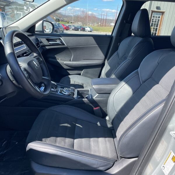 Car Connection Superstore - Used vehicle - SUV MITSUBISHI OUTLANDER 2024