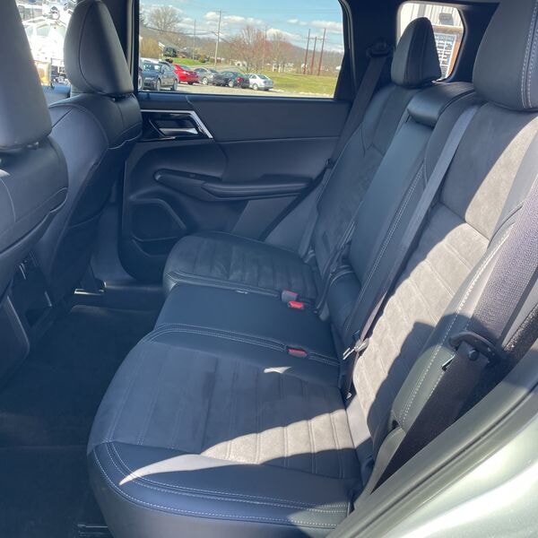 Car Connection Superstore - Used vehicle - SUV MITSUBISHI OUTLANDER 2024