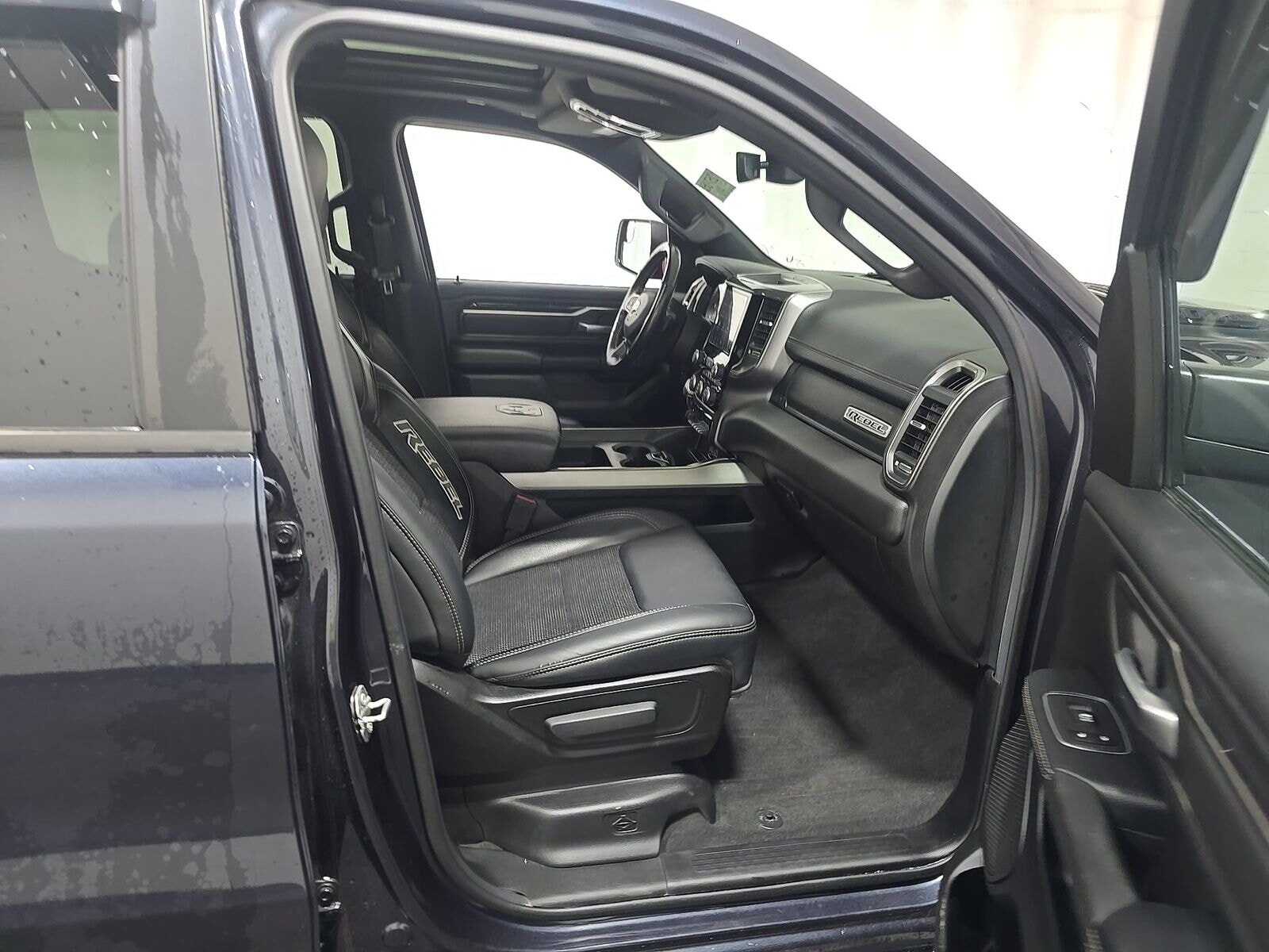 Car Connection Superstore - Used vehicle - TRUCK RAM 1500 CREW 2020