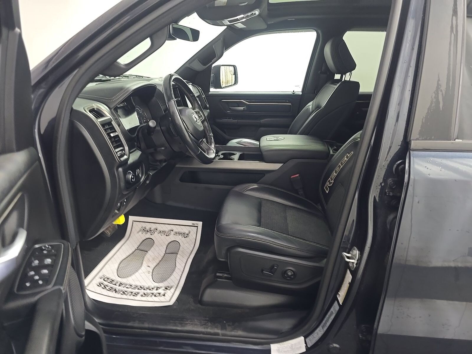 Car Connection Superstore - Used vehicle - TRUCK RAM 1500 CREW 2020