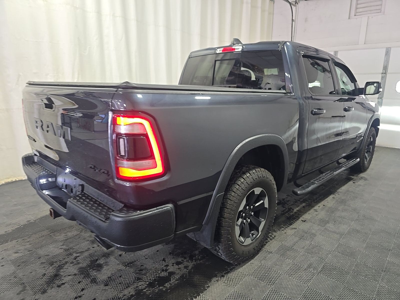Car Connection Superstore - Used vehicle - TRUCK RAM 1500 CREW 2020