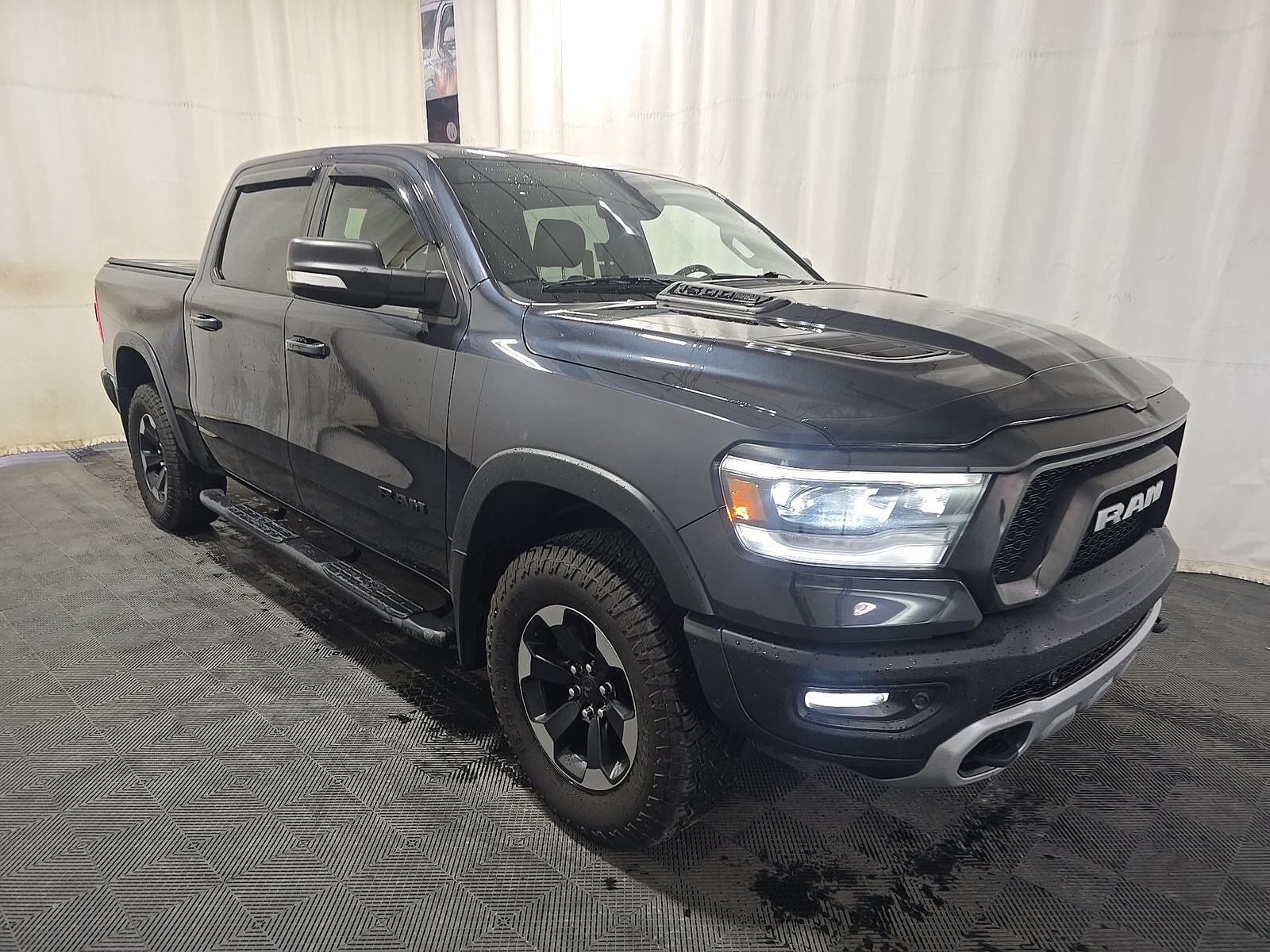 Car Connection Superstore - Used vehicle - TRUCK RAM 1500 CREW 2020