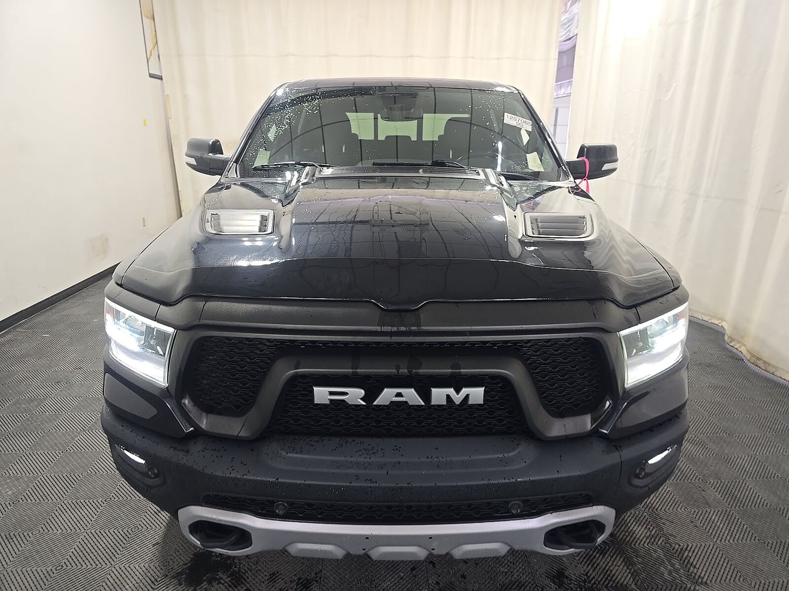 Car Connection Superstore - Used vehicle - TRUCK RAM 1500 CREW 2020