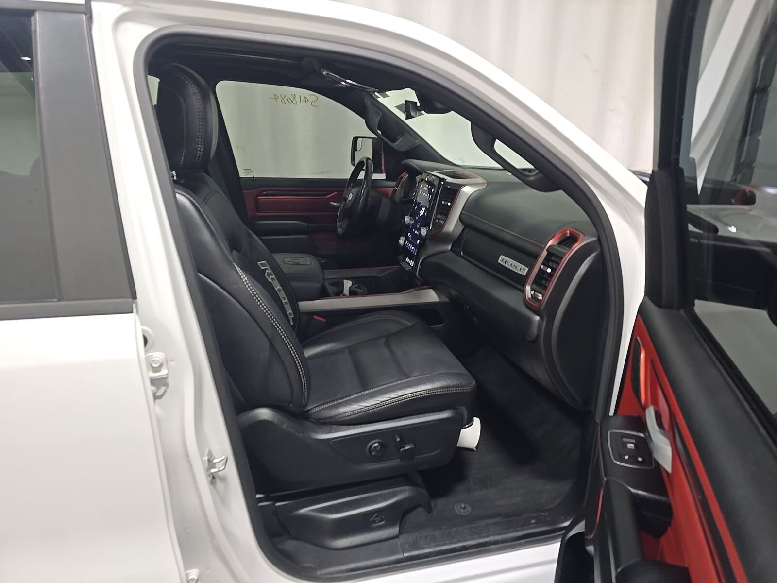 Car Connection Superstore - Used vehicle - TRUCK RAM 1500 CREW 2020