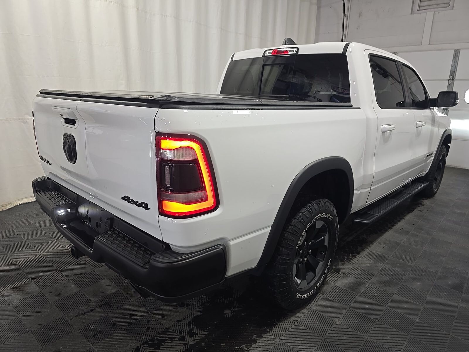 Car Connection Superstore - Used vehicle - TRUCK RAM 1500 CREW 2020