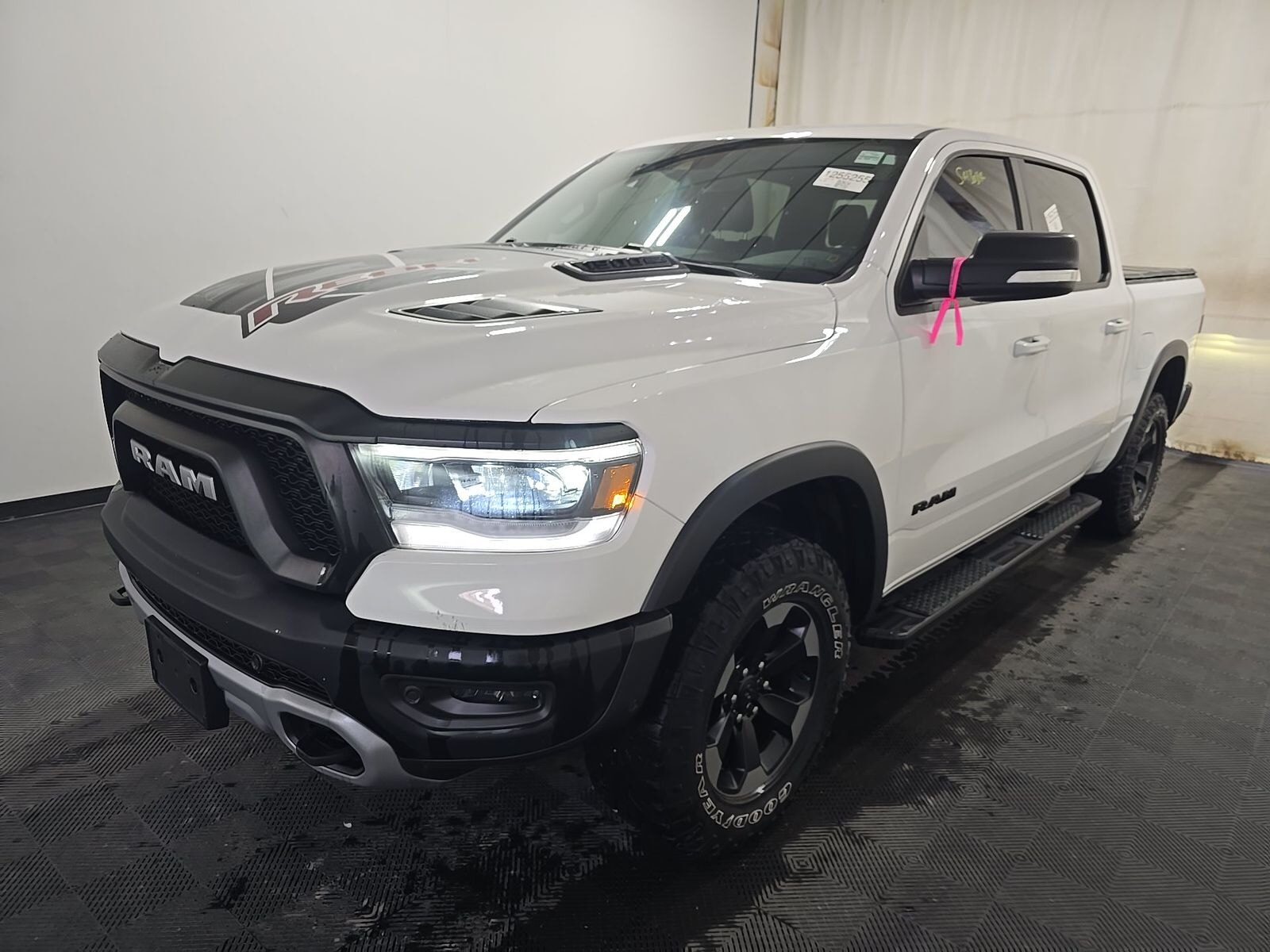 Car Connection Superstore - Used vehicle - TRUCK RAM 1500 CREW 2020
