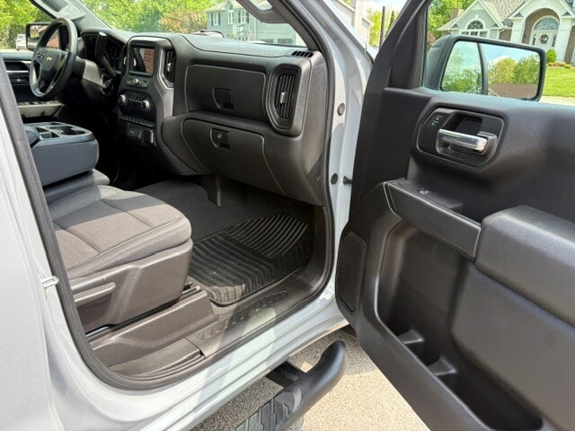 Car Connection Superstore - Used vehicle - TRUCK CHEVROLET SILVERADO 1500 2024