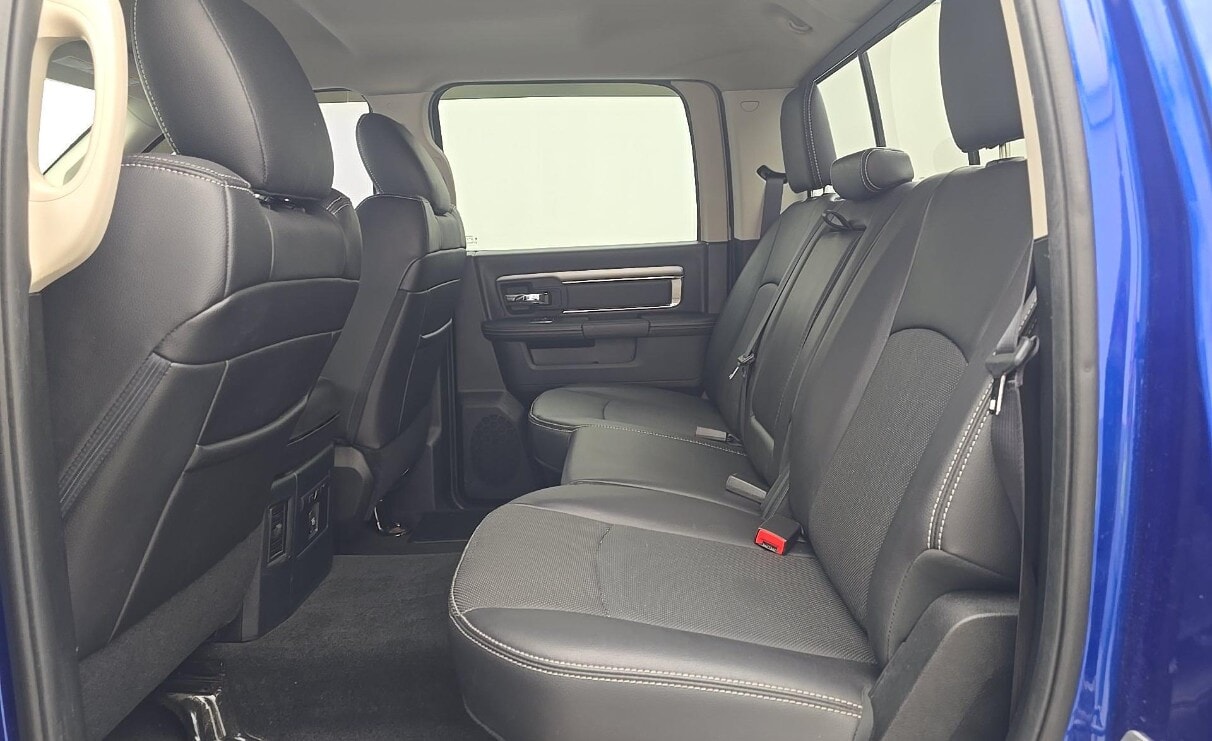 Car Connection Superstore - Used vehicle - TRUCK RAM 1500 CREW 2017