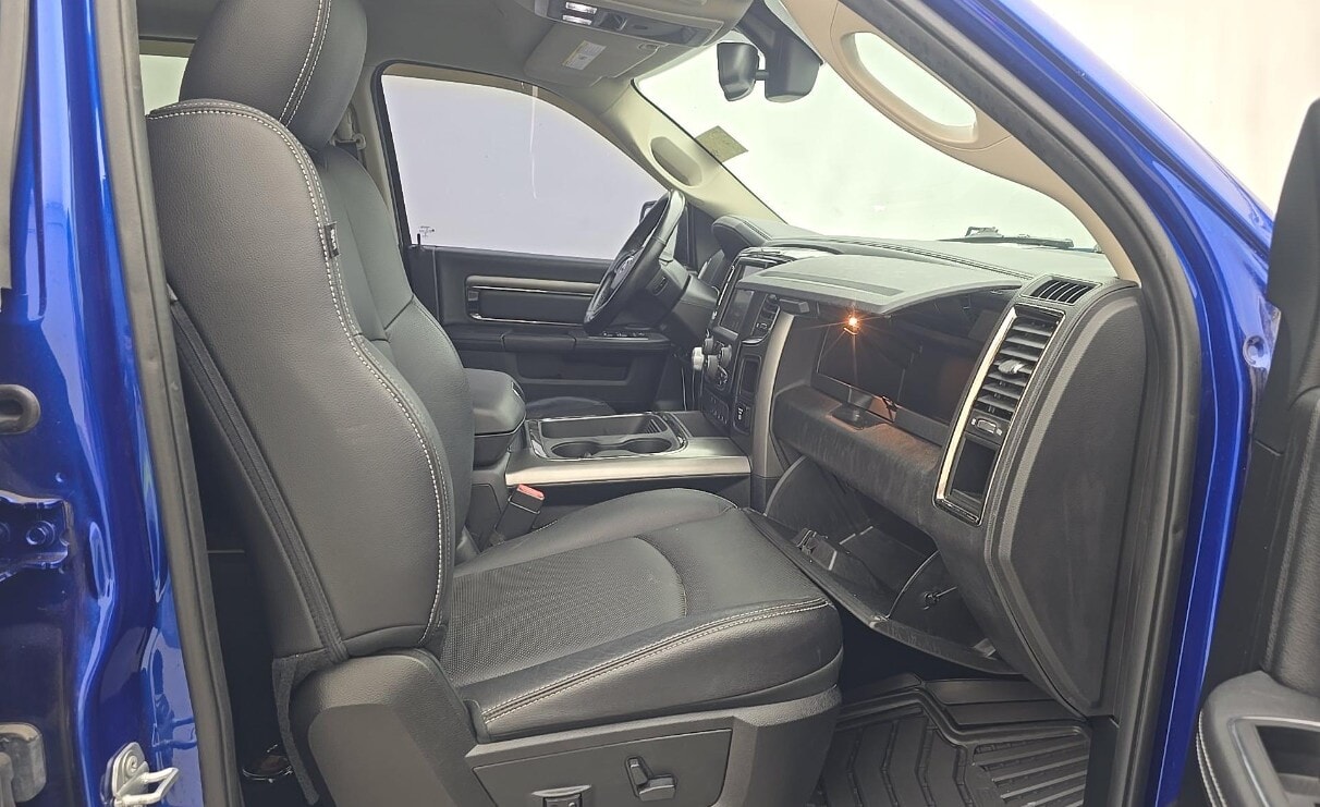 Car Connection Superstore - Used vehicle - TRUCK RAM 1500 CREW 2017
