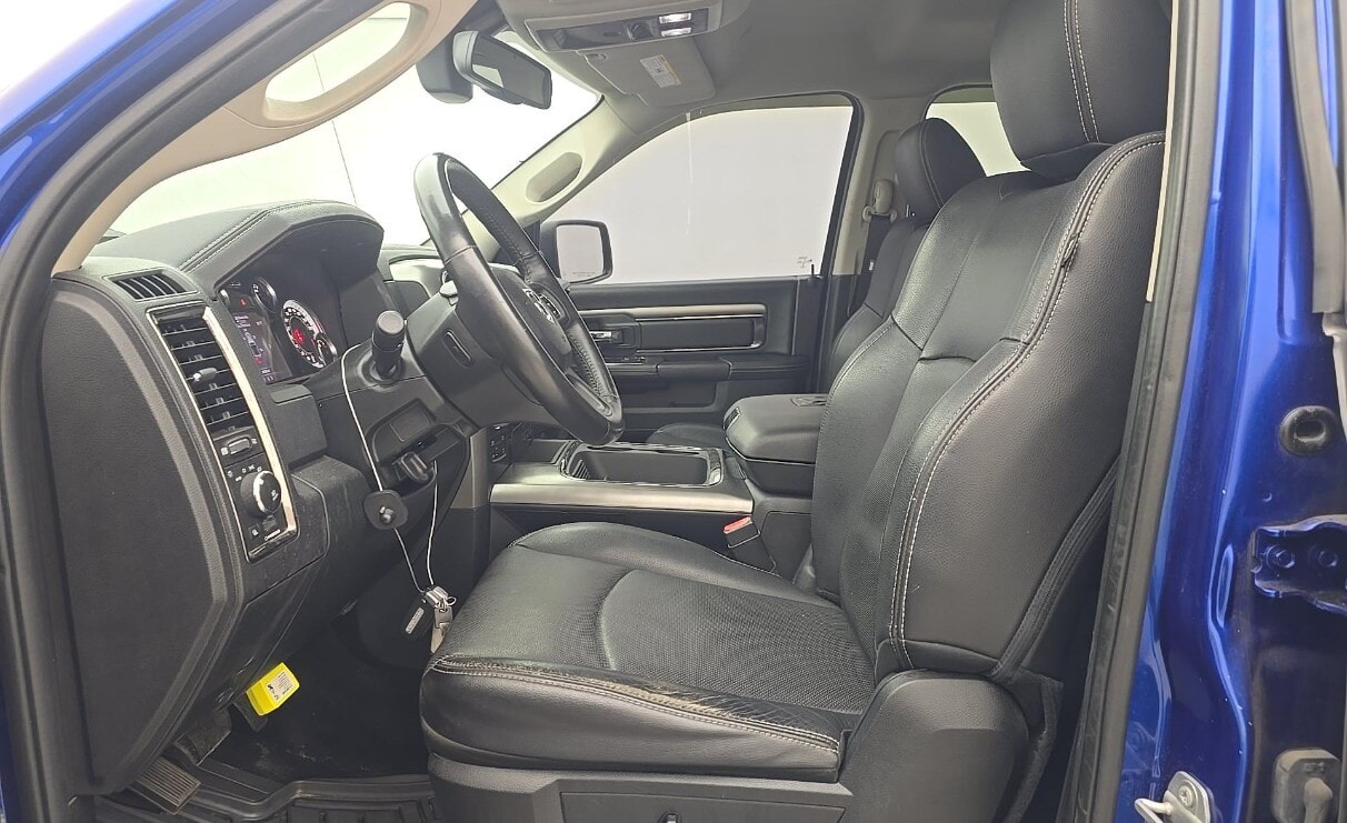 Car Connection Superstore - Used vehicle - TRUCK RAM 1500 CREW 2017