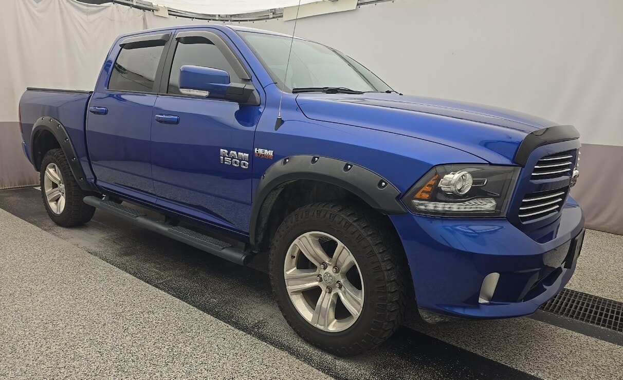 Car Connection Superstore - Used vehicle - TRUCK RAM 1500 CREW 2017