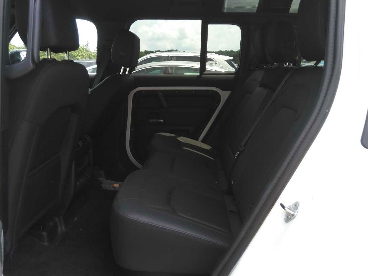 Car Connection Superstore - Used vehicle - SUV LAND ROVER DEFENDER 2025