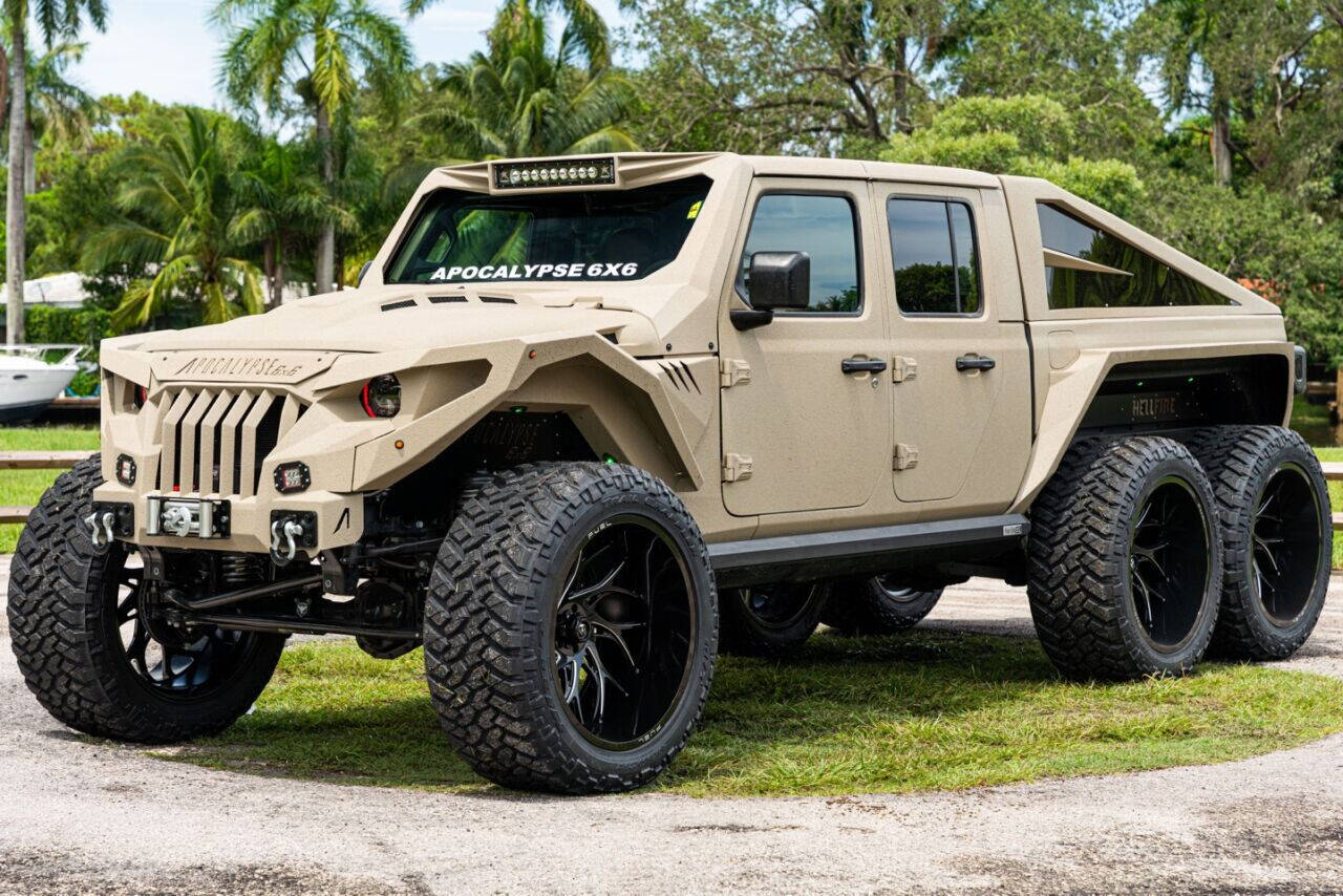 2023 Jeep Gladiator Sport S's photo