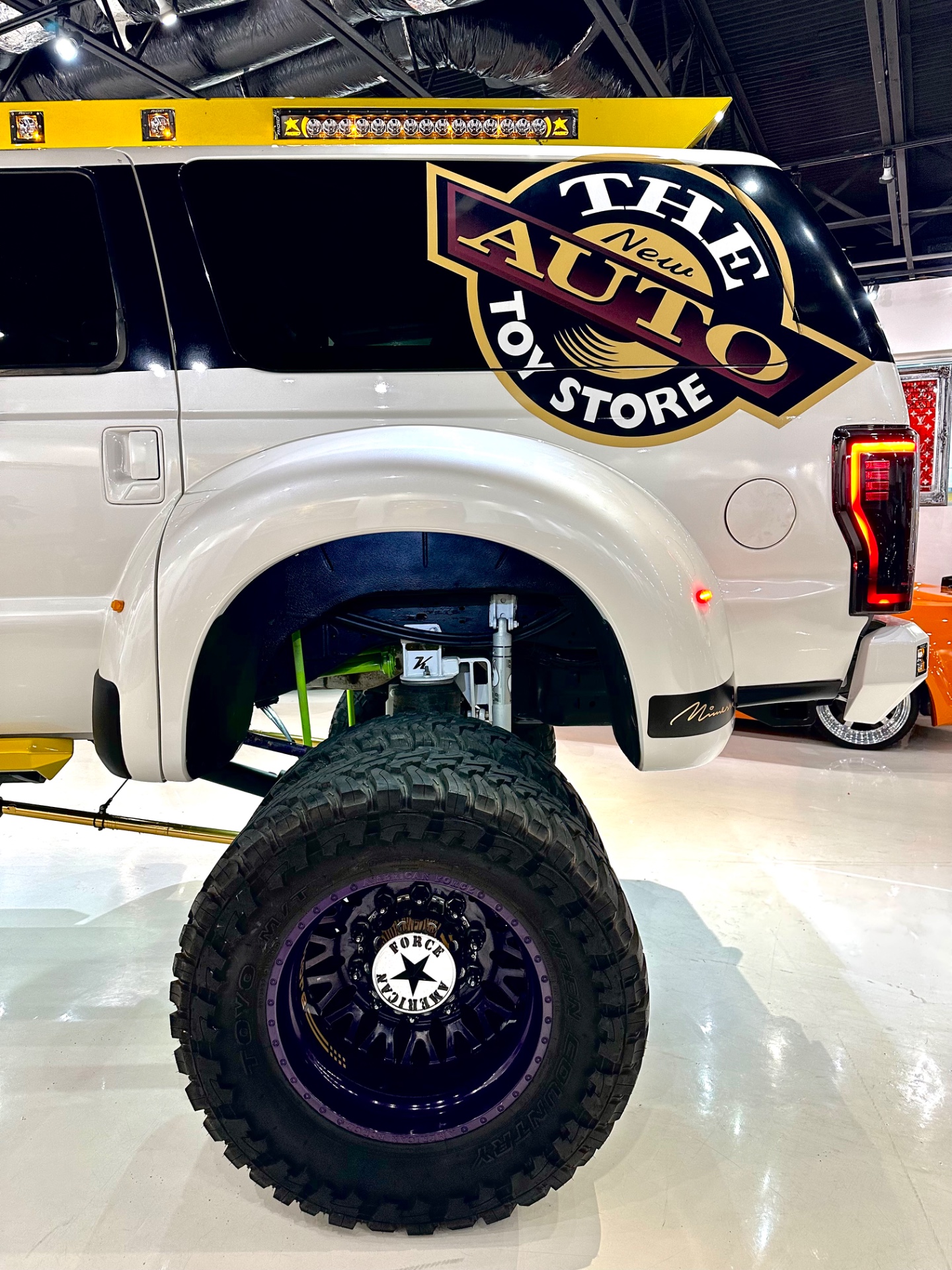 The New Auto Toy Store LLC - Used vehicle - SUV FORD EXCURSION 2002
