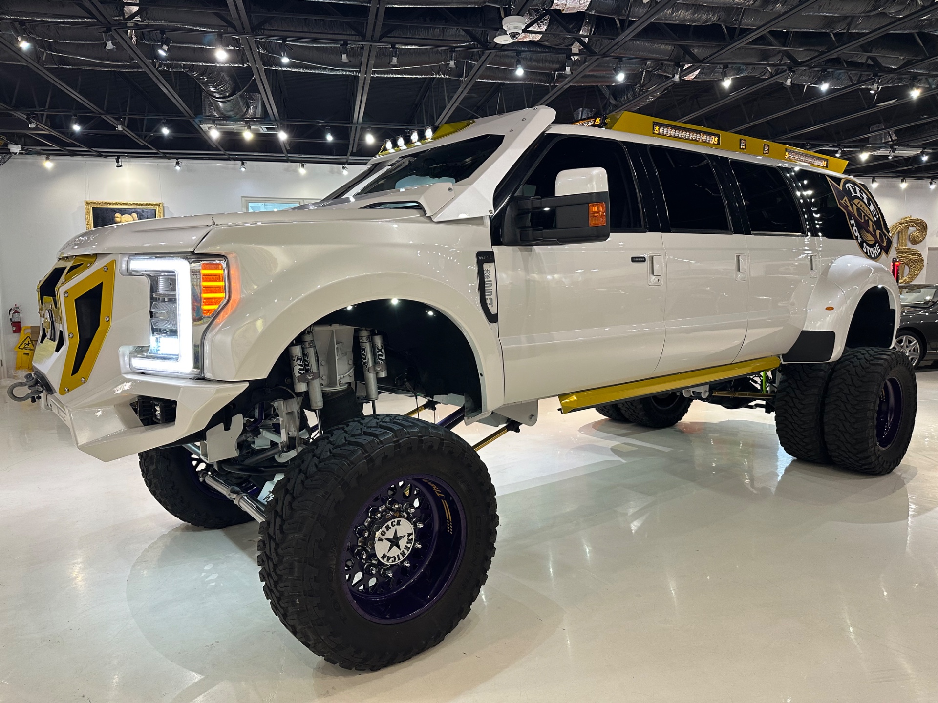 The New Auto Toy Store LLC - Used vehicle - SUV FORD EXCURSION 2002