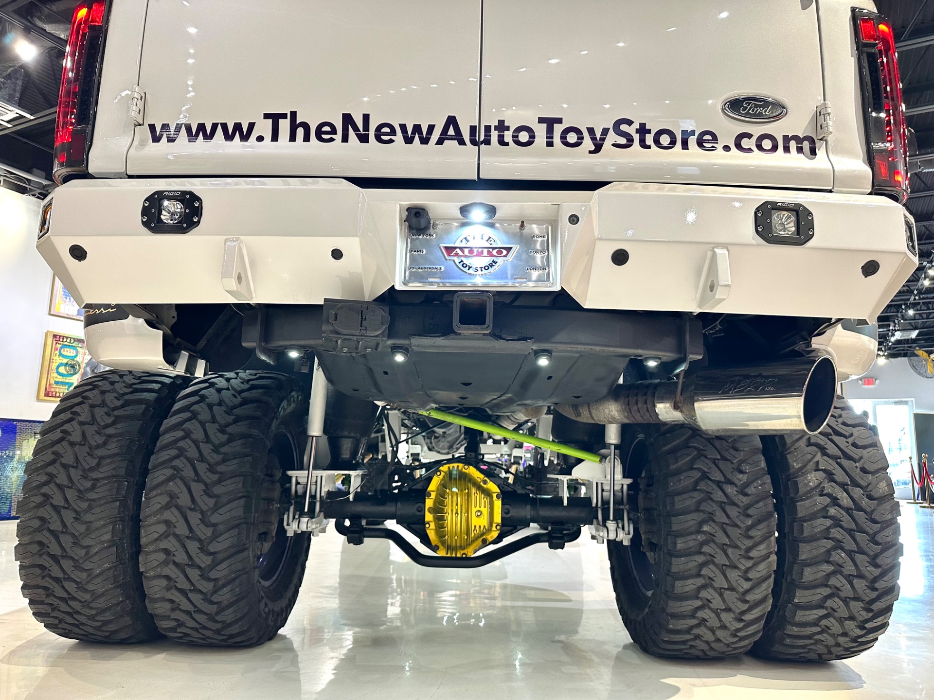 The New Auto Toy Store LLC - Used vehicle - SUV FORD EXCURSION 2002