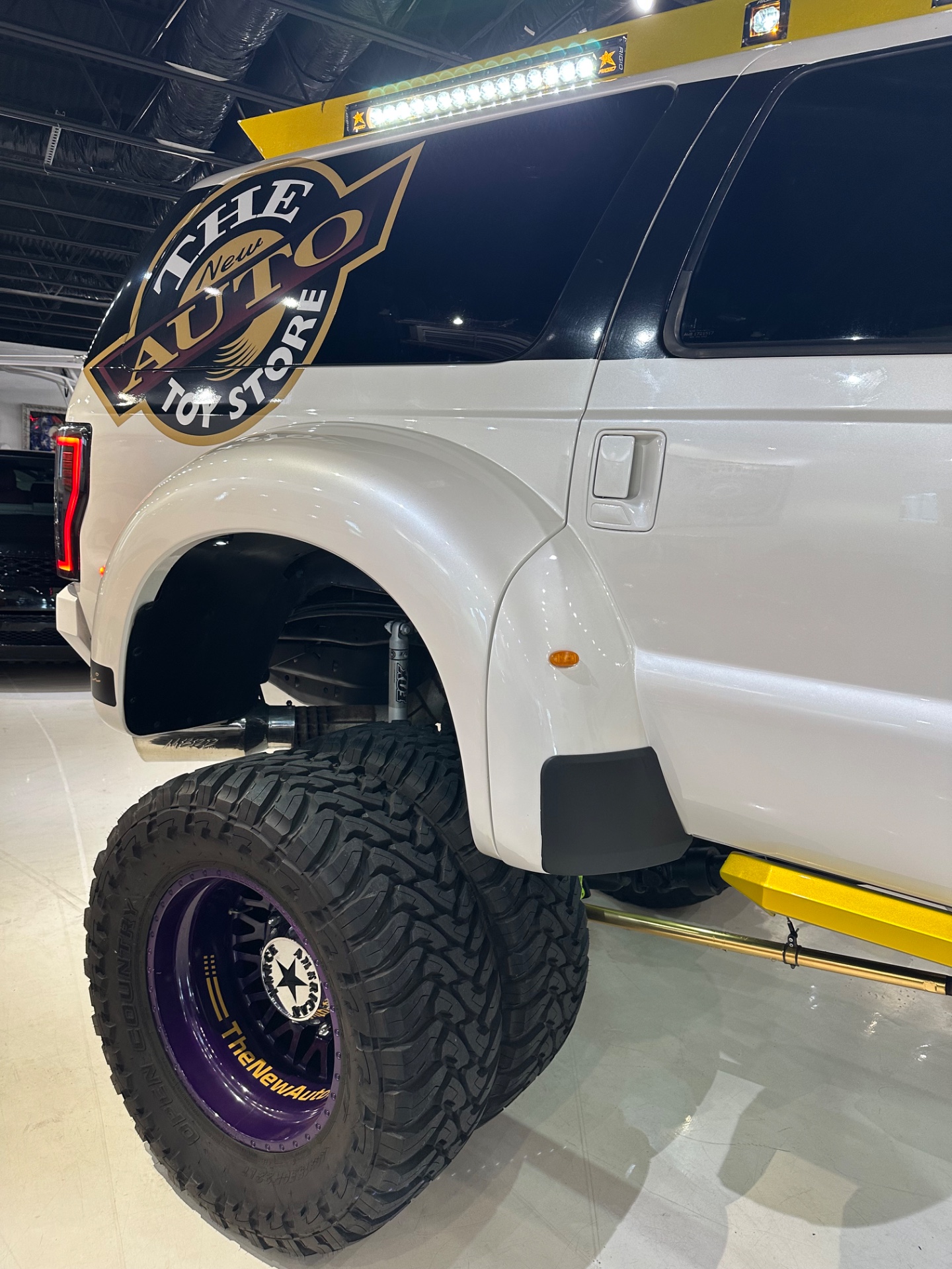 The New Auto Toy Store LLC - Used vehicle - SUV FORD EXCURSION 2002