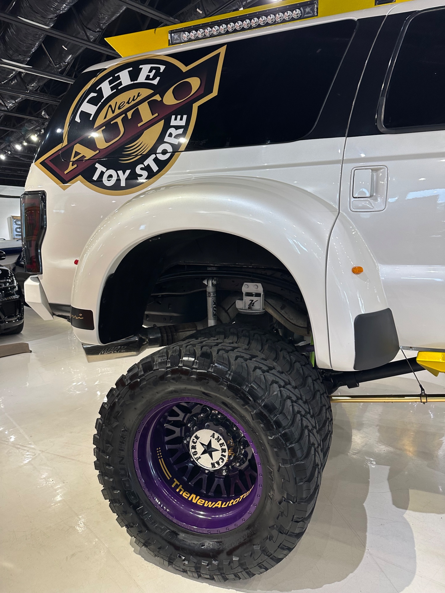 The New Auto Toy Store LLC - Used vehicle - SUV FORD EXCURSION 2002