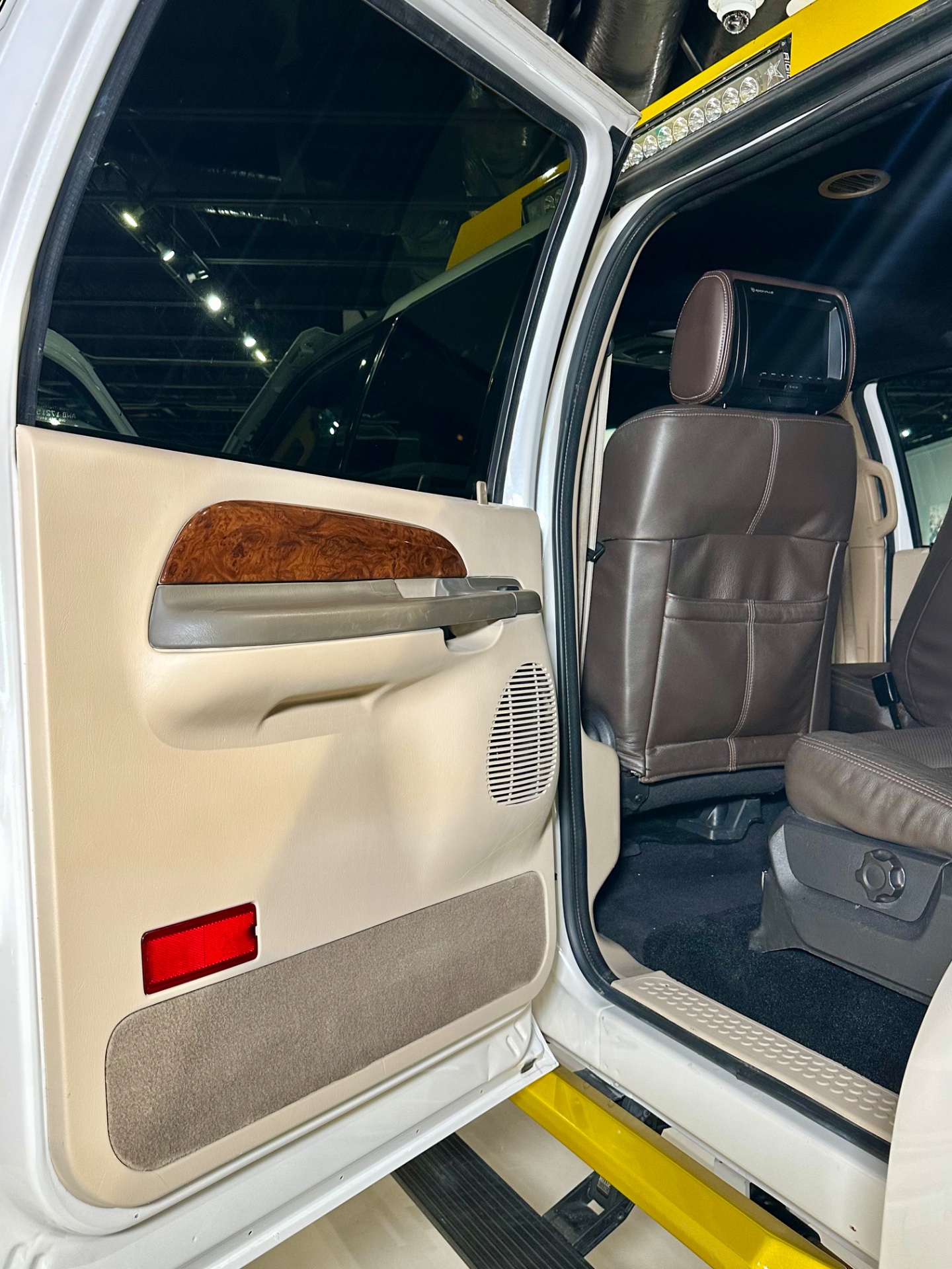 The New Auto Toy Store LLC - Used vehicle - SUV FORD EXCURSION 2002