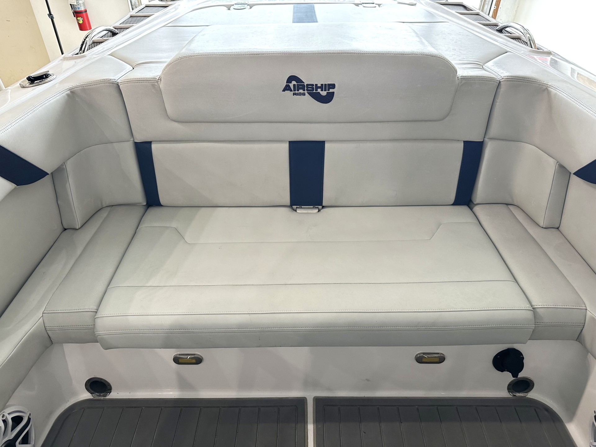 The New Auto Toy Store LLC - Used vehicle - VESSEL AIRSHIP 300 DS 2022