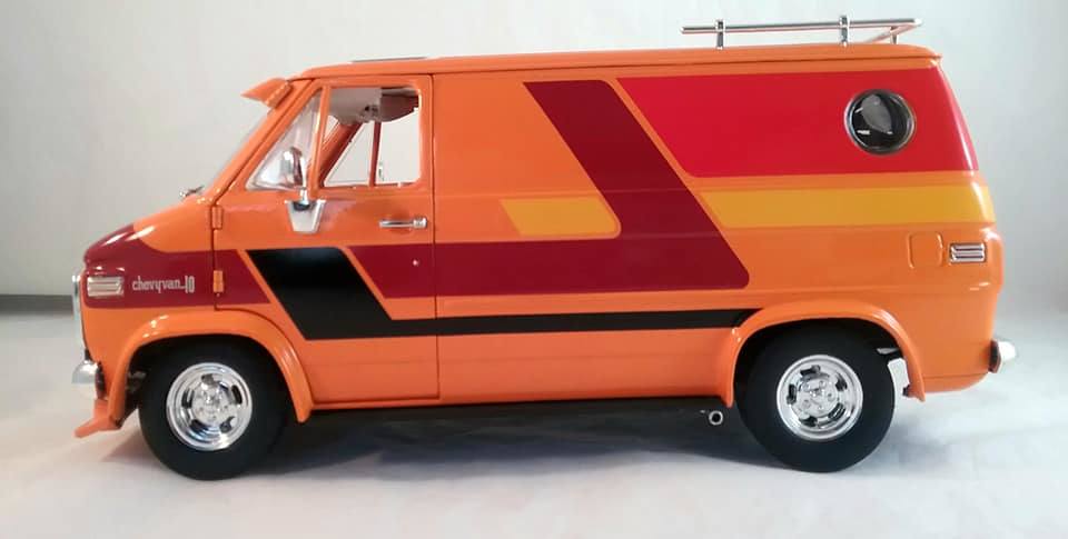 1976 Chevrolet G-Series Custom Van Diecast Model in 1:18 Scale by