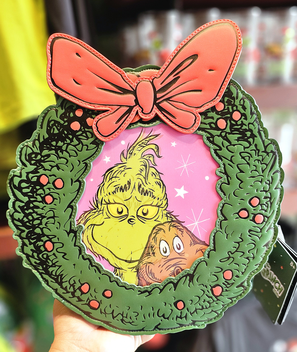 Universal Studios Parks The Grinch and Max Lenticular Wreath