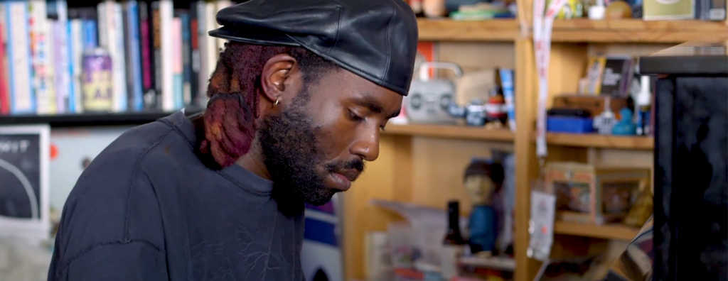 Date esta sesión Tiny Desk de Blood Orange