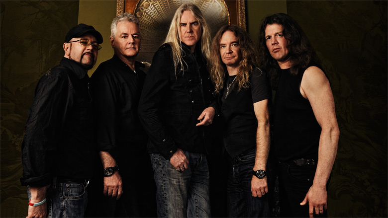 Saxon: mezclilla, piel y el estruendo del metal