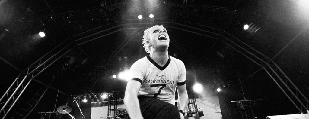 Fans le dicen adiós a Keith Flint con un rave improvisado en las calles de Braintree