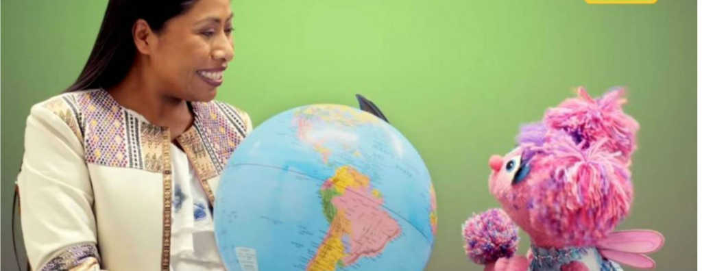 Yalitza Aparicio visita Plaza Sesamo