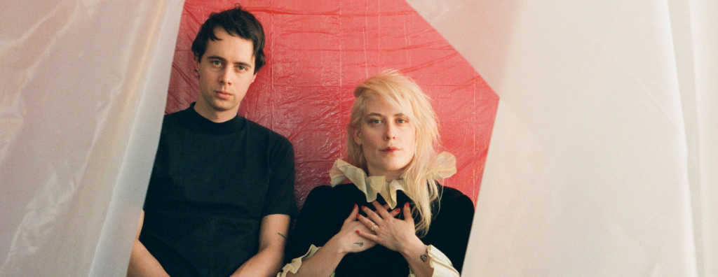 Hot mutantes, escopetas y dance club: Boy Harsher lanza “LA” (NSFW)