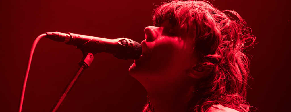 En defensa de cantar en los conciertos: Courtney Barnett