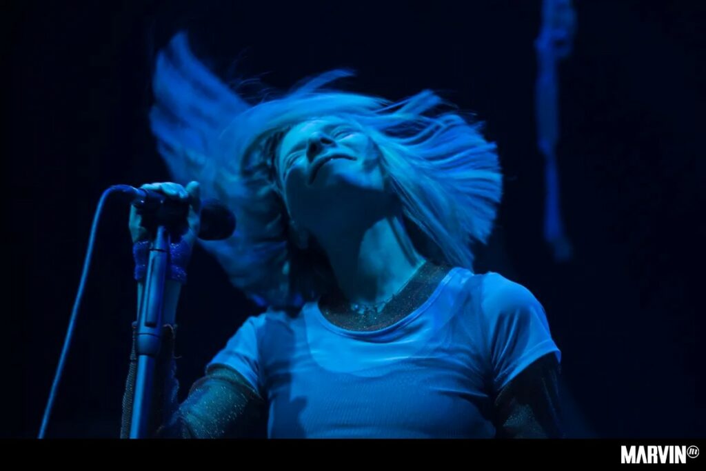 Aurora, la chica que lo sabe todo